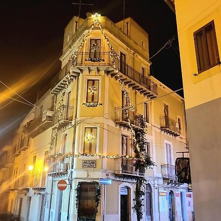 B&B L'Angolo Sulla Piazza Mirabella Imbaccari Exteriör bild