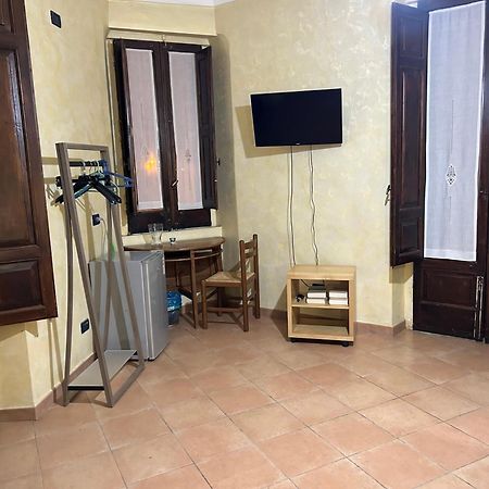 B&B L'Angolo Sulla Piazza Mirabella Imbaccari Exteriör bild