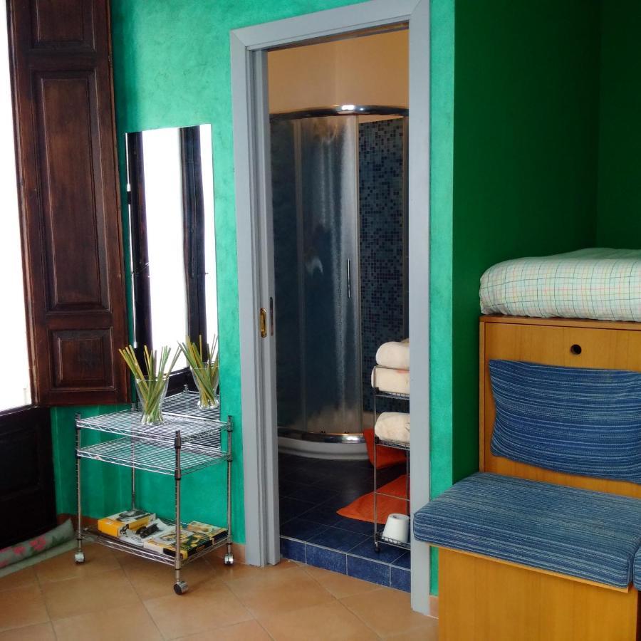 B&B L'Angolo Sulla Piazza Mirabella Imbaccari Exteriör bild
