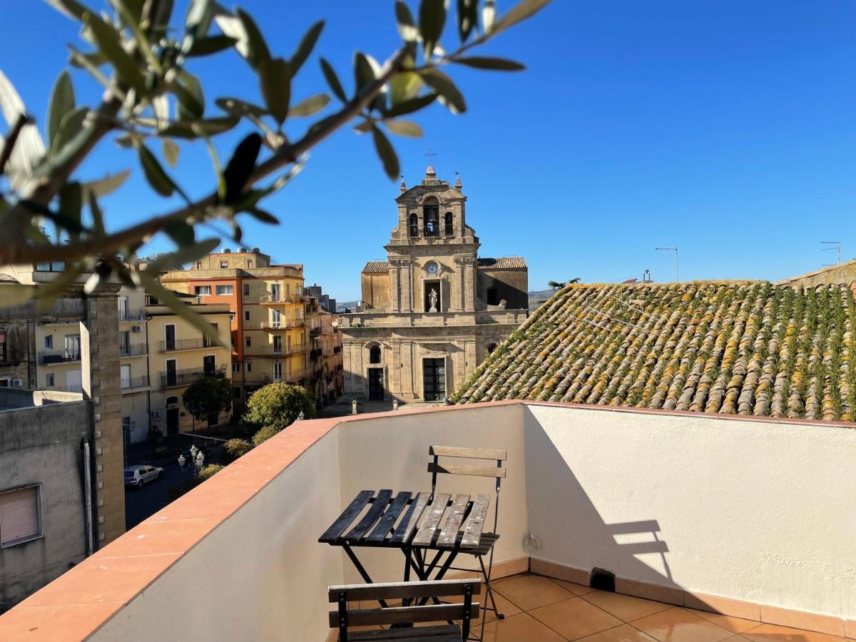 B&B L'Angolo Sulla Piazza Mirabella Imbaccari Exteriör bild