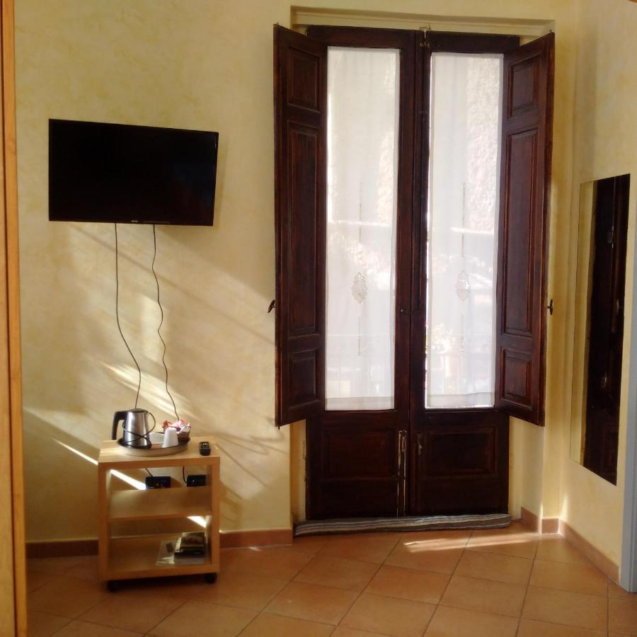 B&B L'Angolo Sulla Piazza Mirabella Imbaccari Exteriör bild