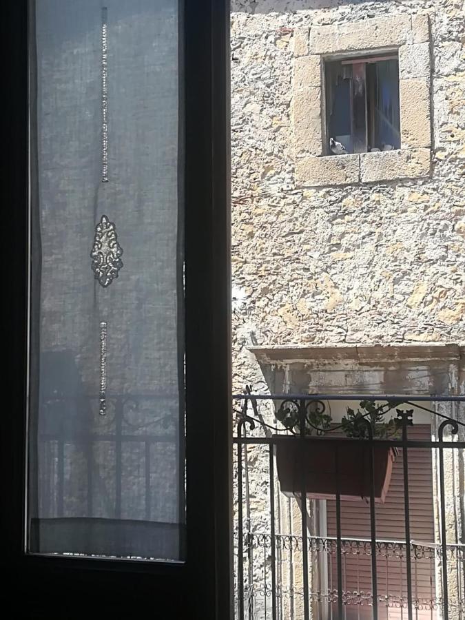 B&B L'Angolo Sulla Piazza Mirabella Imbaccari Exteriör bild